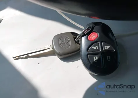 2015 Toyota Sienna Le 8 Passenger z USA, uszkodzony, nr VIN 5TDKK3DC9FS574529